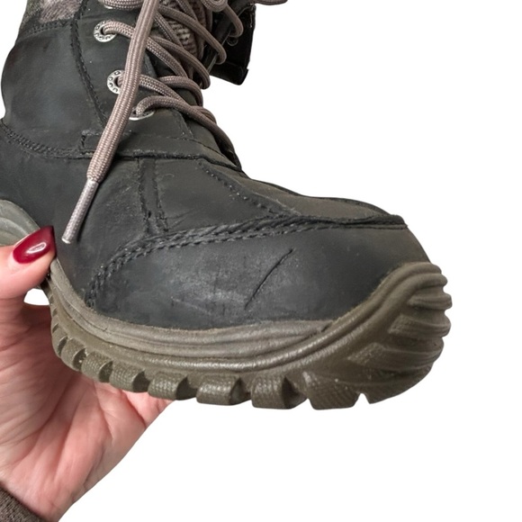 UGG Black Leather & Plaid Adirondack II Vibrum Waterproof Winter Boots Sz 8.5 - Picture 9 of 14